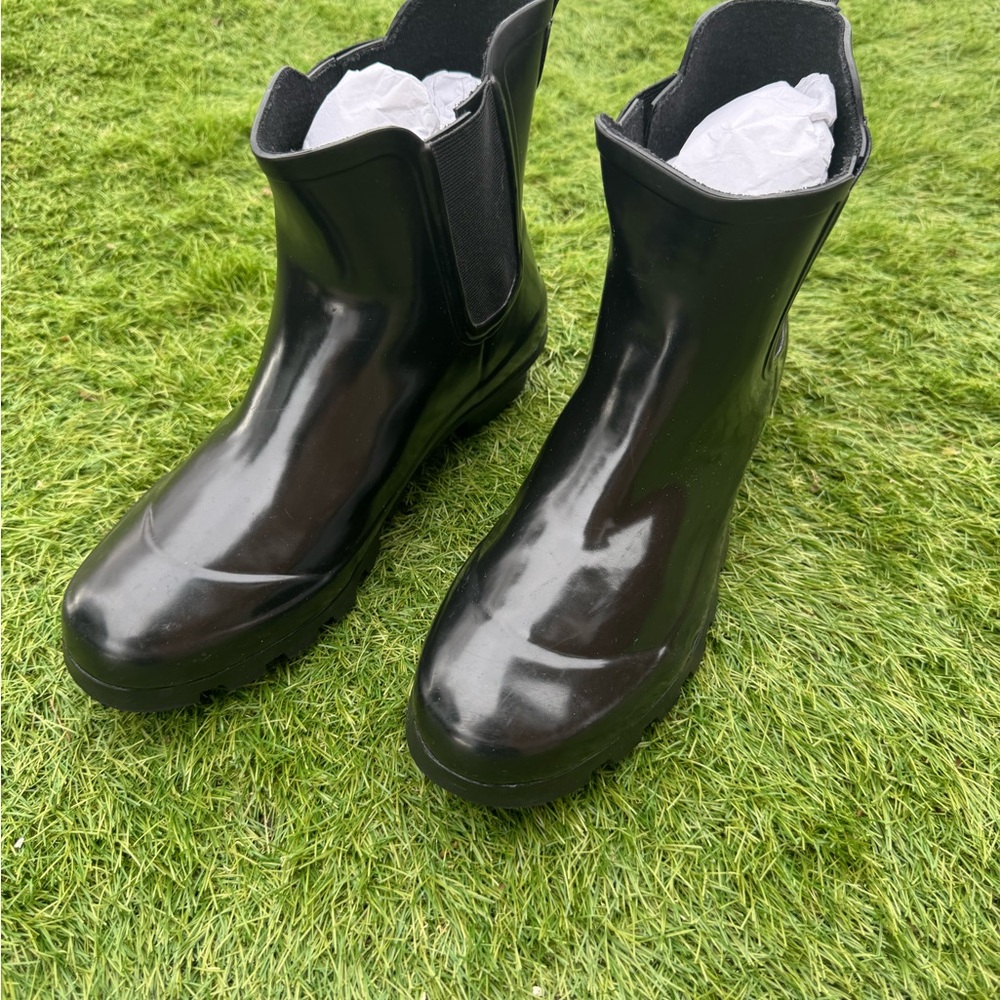 Clark’s Black Ankle Rain Boots - Picture 8 of 15